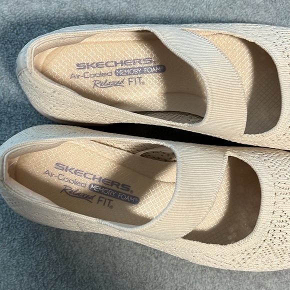 Skechers Relaxed Up Lifted Knit Shoes Womens Size 9 Ivory Maryjane Comfort - Picture 9 of 12